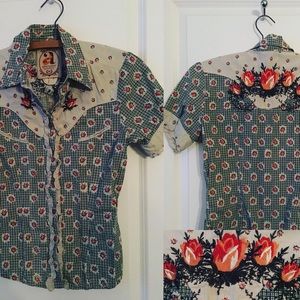 Apartment floral embroidered shortsleeve button-up 90s Y2K Argentina Cholo style